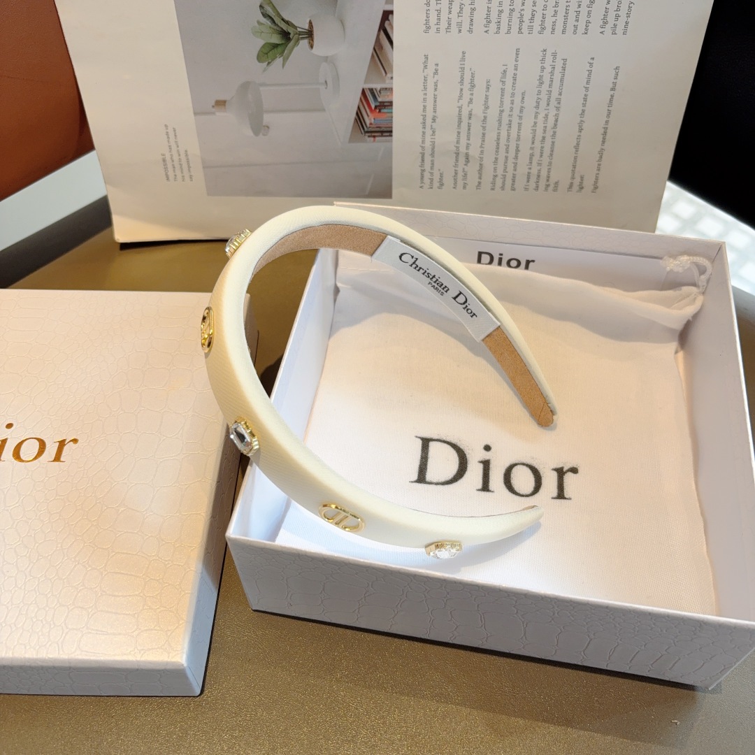 配包装
Dior（迪奥） 新款窄版高级感大牌发箍, 网红爆款防滑头箍、让你的魅力绽放 清新淑女范让时尚更