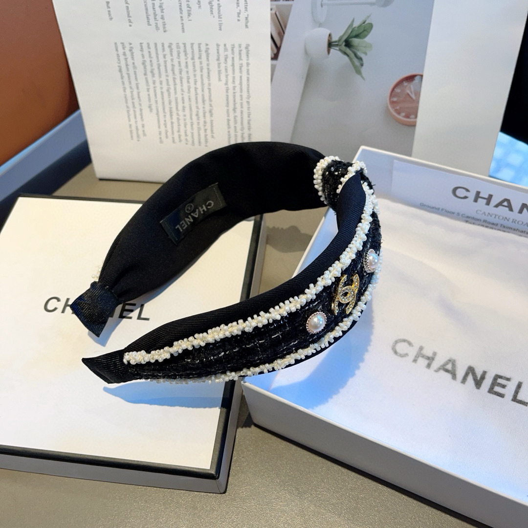 配包装
CHANEL（香奈儿）新款精美字母宽边发箍，复古网红爆款头箍 搭配高端材质，超精致，时尚高级感百