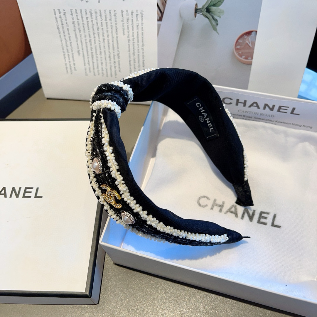 配包装
CHANEL（香奈儿）新款精美字母宽边发箍，复古网红爆款头箍 搭配高端材质，超精致，时尚高级感百