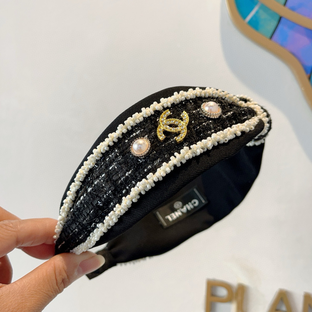 配包装
CHANEL（香奈儿）新款精美字母宽边发箍，复古网红爆款头箍 搭配高端材质，超精致，时尚高级感百