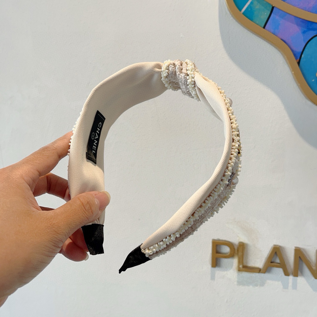配包装
CHANEL（香奈儿）新款精美字母宽边发箍，复古网红爆款头箍 搭配高端材质，超精致，时尚高级感百