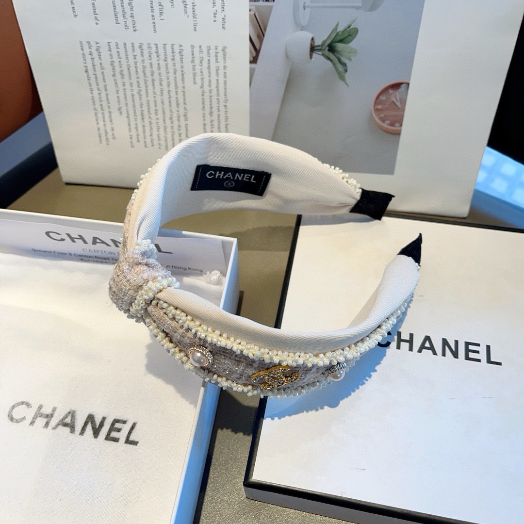 配包装
CHANEL（香奈儿）新款精美字母宽边发箍，复古网红爆款头箍 搭配高端材质，超精致，时尚高级感百
