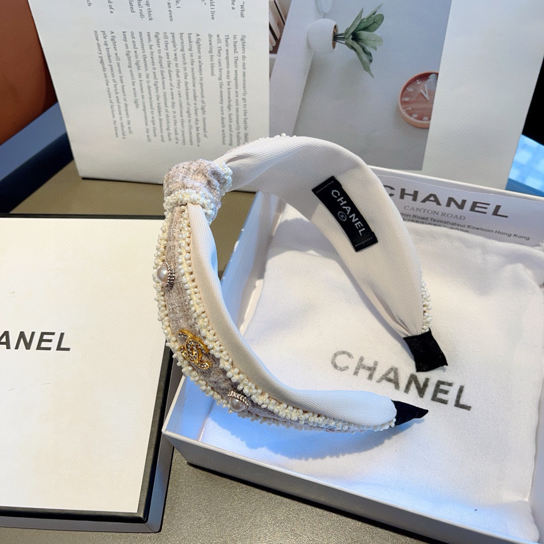 配包装
CHANEL（香奈儿）新款精美字母宽边发箍，复古网红爆款头箍 搭配高端材质，超精致，时尚高级感百