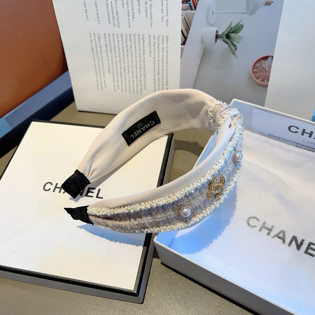 配包装
CHANEL（香奈儿）新款精美字母宽边发箍，复古网红爆款头箍 搭配高端材质，超精致，时尚高级感百
