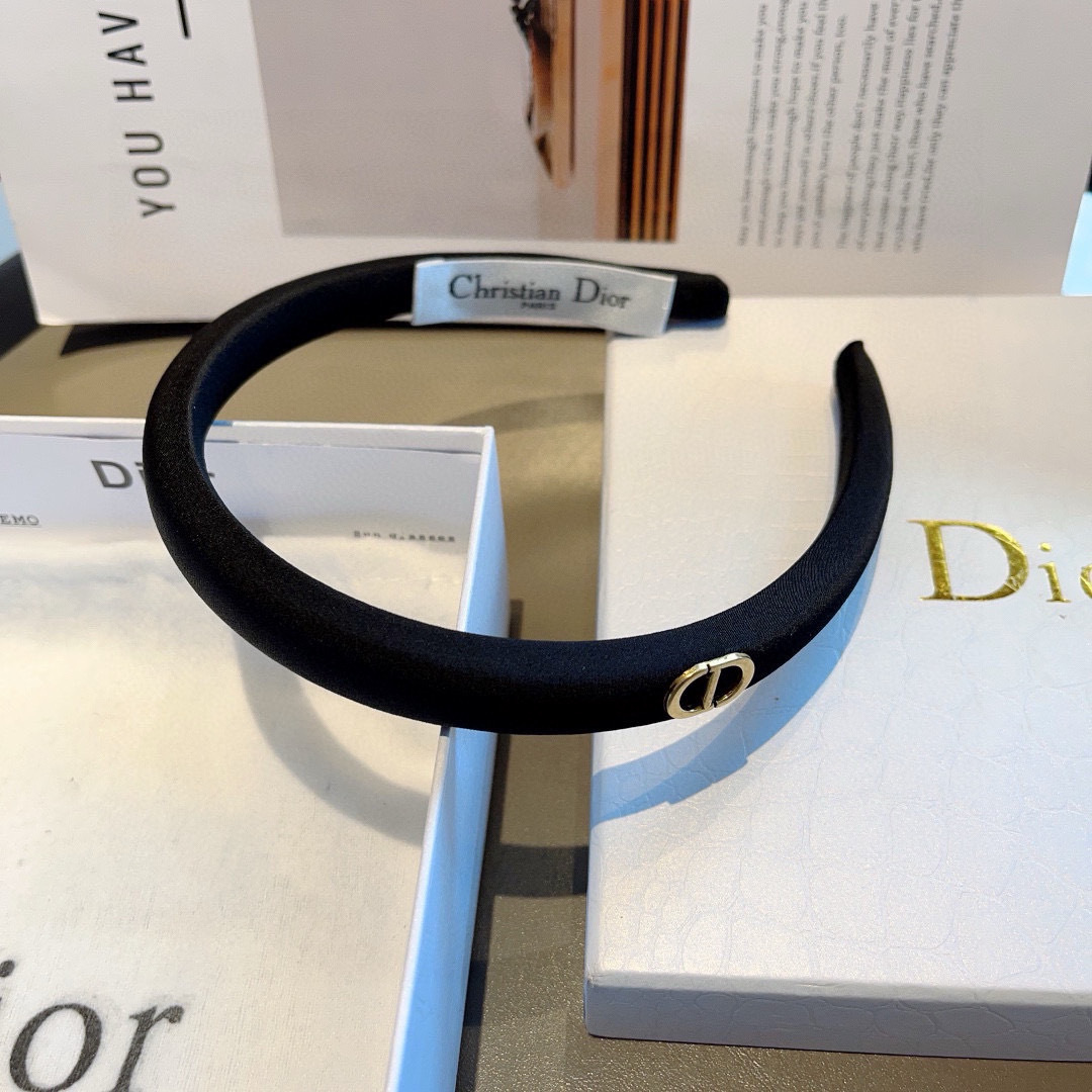配包装
Dior（迪奥） 新款窄版高级感大牌发箍, 网红爆款防滑头箍、让你的魅力绽放 清新淑女范让时尚更