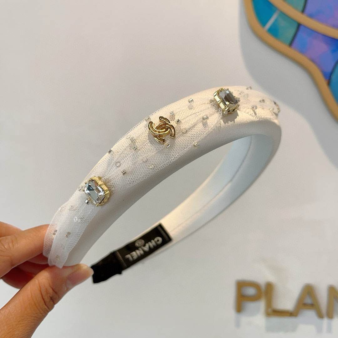 配包装
CHANEL（香奈儿）最新款小香发箍，新品巨显脸小头箍，网红爆款推荐 搭配高端双Ｃlogo ，超