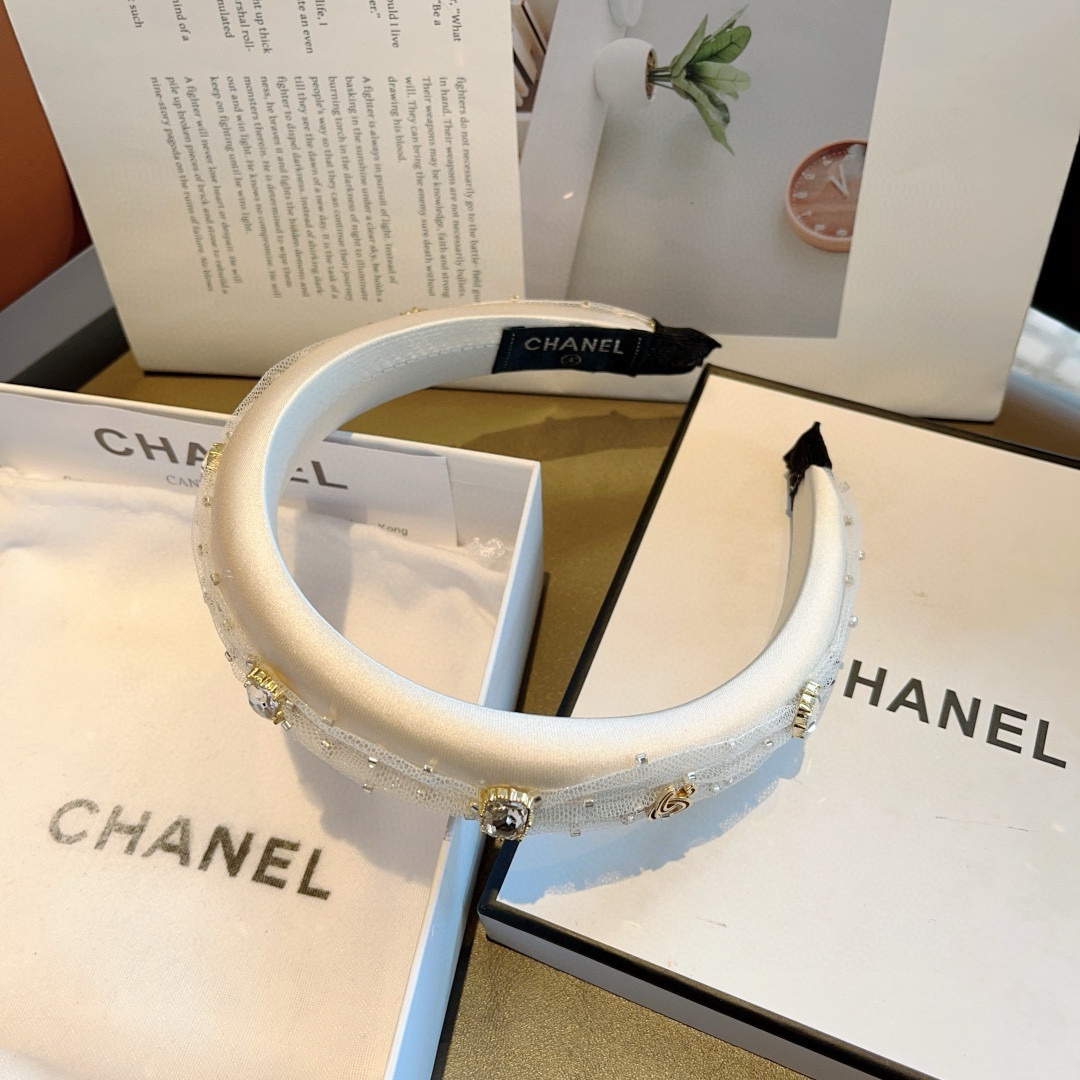 配包装
CHANEL（香奈儿）最新款小香发箍，新品巨显脸小头箍，网红爆款推荐 搭配高端双Ｃlogo ，超