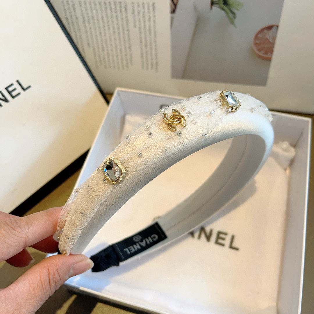 配包装
CHANEL（香奈儿）最新款小香发箍，新品巨显脸小头箍，网红爆款推荐 搭配高端双Ｃlogo ，超