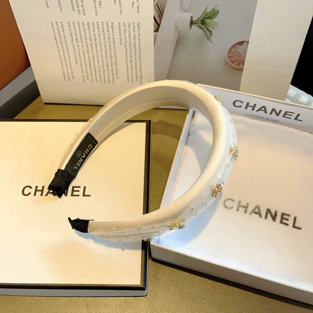 配包装
CHANEL（香奈儿）最新款小香发箍，新品巨显脸小头箍，网红爆款推荐 搭配高端双Ｃlogo ，超
