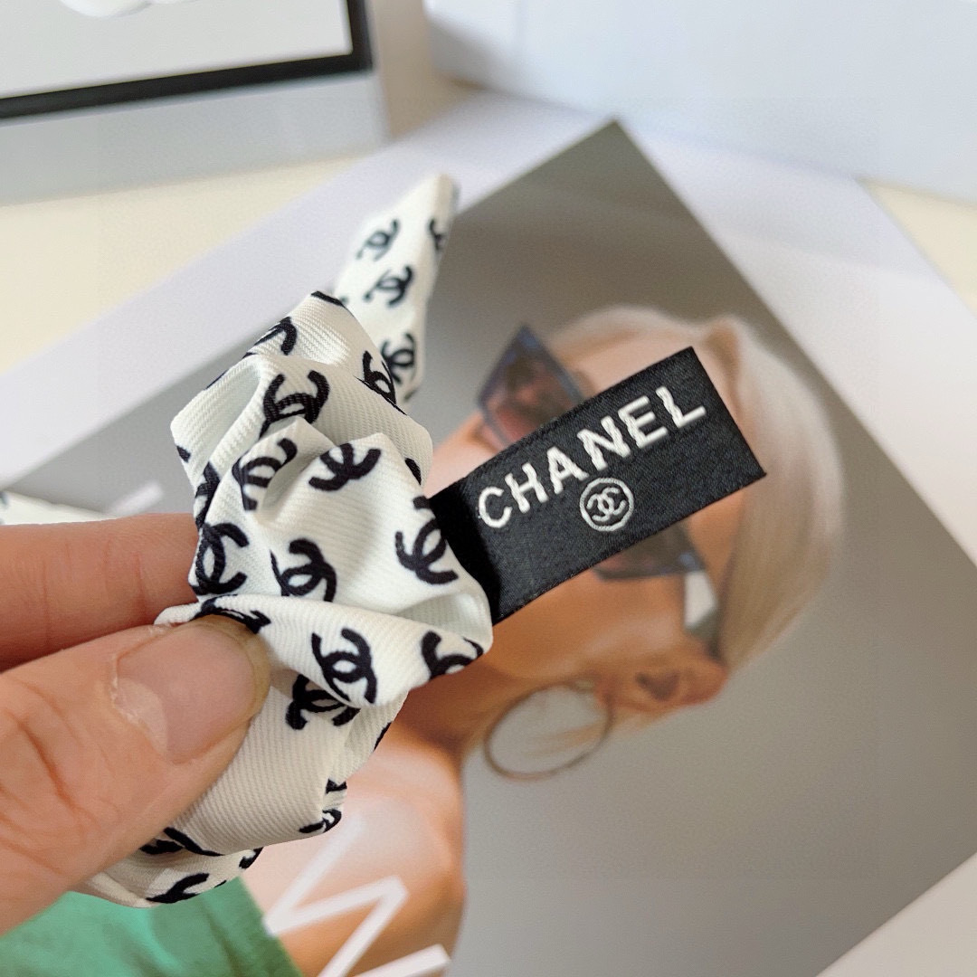 配包装
CHANEL 香奈儿字母飘带马尾发圈 蝴蝶结肠圈，高档韩版小香风皮筋，经典花型设计， 高端大气，