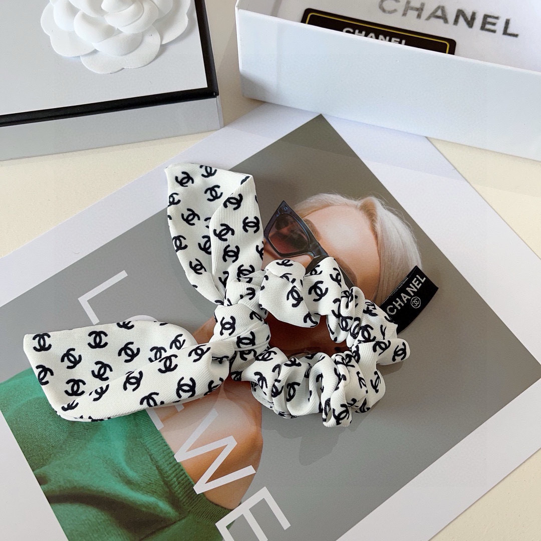 配包装
CHANEL 香奈儿字母飘带马尾发圈 蝴蝶结肠圈，高档韩版小香风皮筋，经典花型设计， 高端大气，