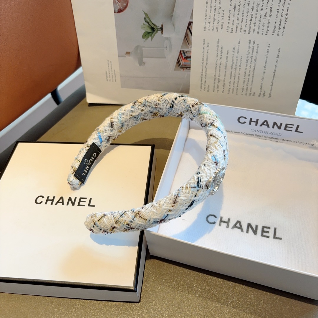 配包装
CHANEL（香奈儿）高端新款小香风发箍，复古头箍，网红爆款推荐 搭配高端材质，超精致，时尚百搭