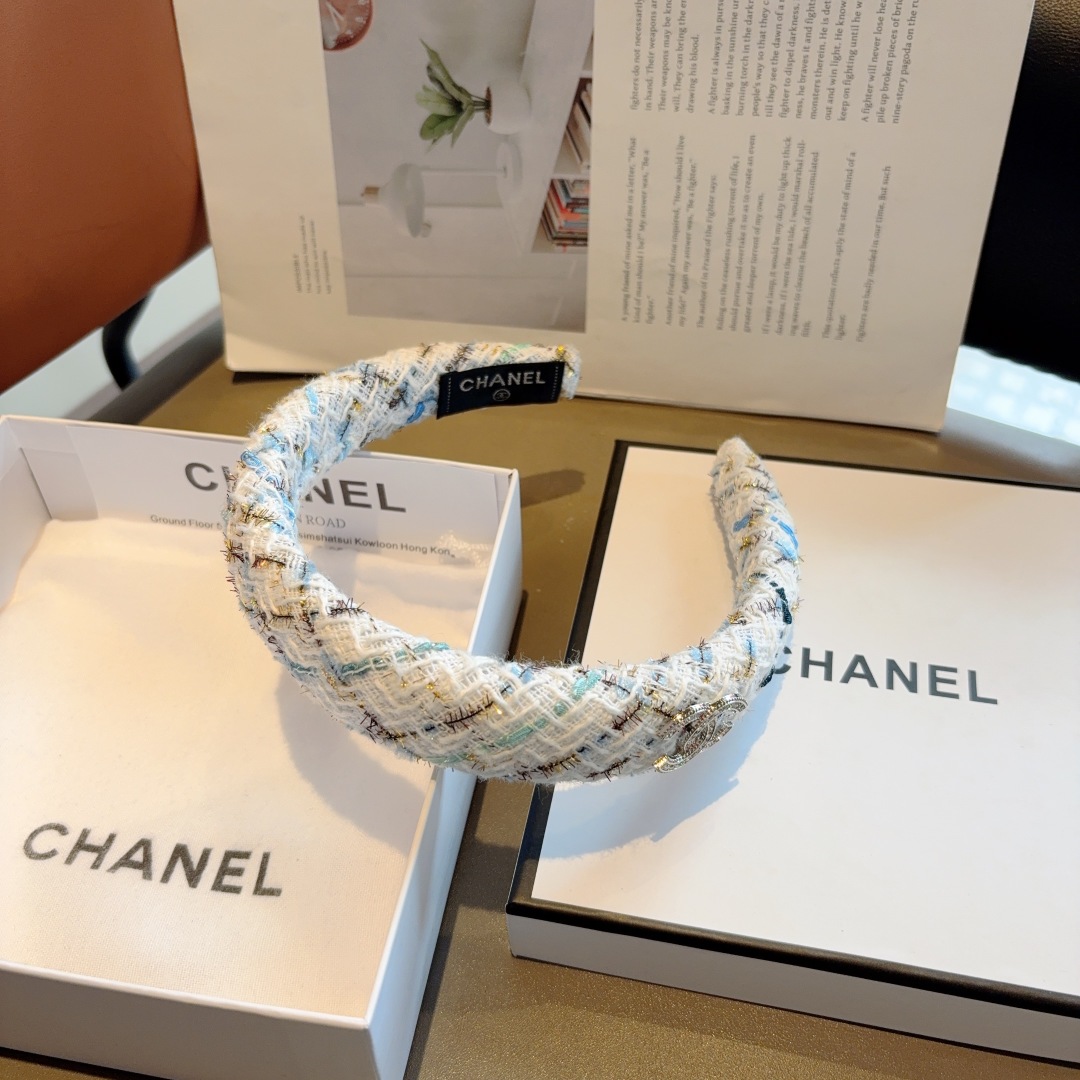 配包装
CHANEL（香奈儿）高端新款小香风发箍，复古头箍，网红爆款推荐 搭配高端材质，超精致，时尚百搭