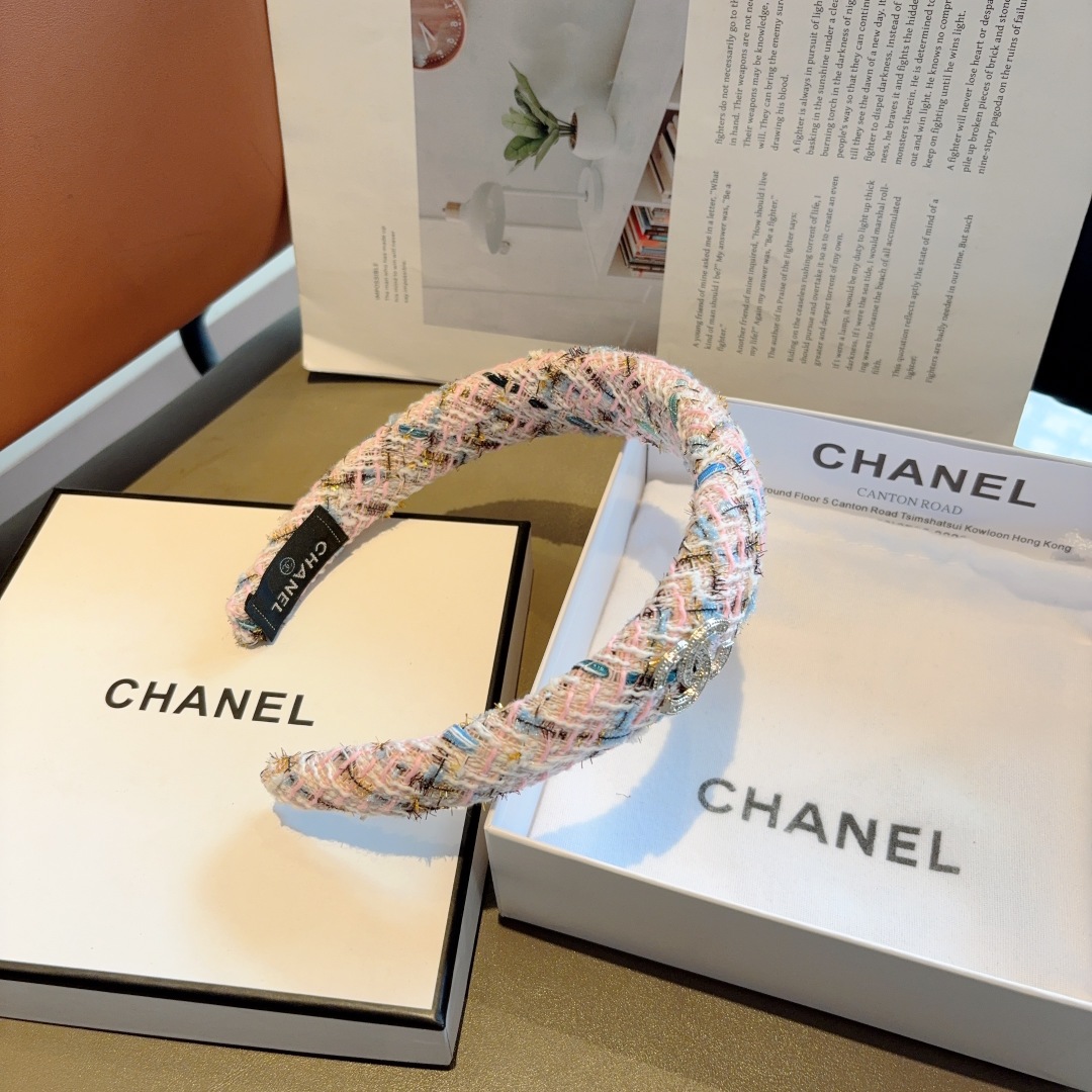 配包装
CHANEL（香奈儿）高端新款小香风发箍，复古头箍，网红爆款推荐 搭配高端材质，超精致，时尚百搭