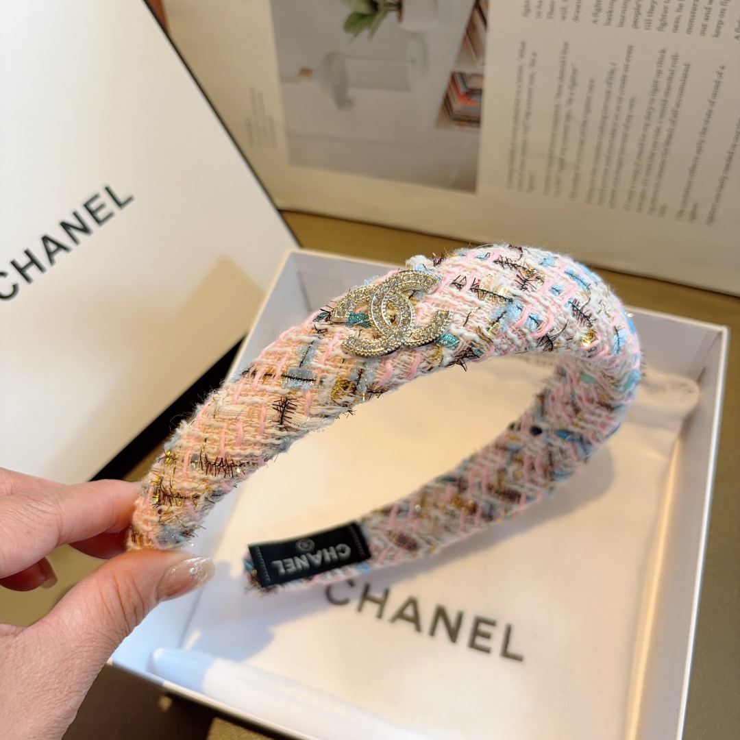 配包装
CHANEL（香奈儿）高端新款小香风发箍，复古头箍，网红爆款推荐 搭配高端材质，超精致，时尚百搭