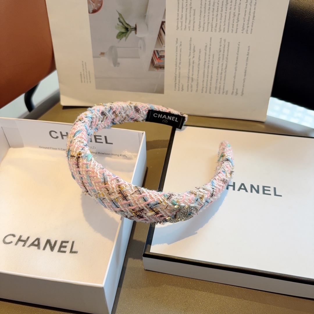 配包装
CHANEL（香奈儿）高端新款小香风发箍，复古头箍，网红爆款推荐 搭配高端材质，超精致，时尚百搭