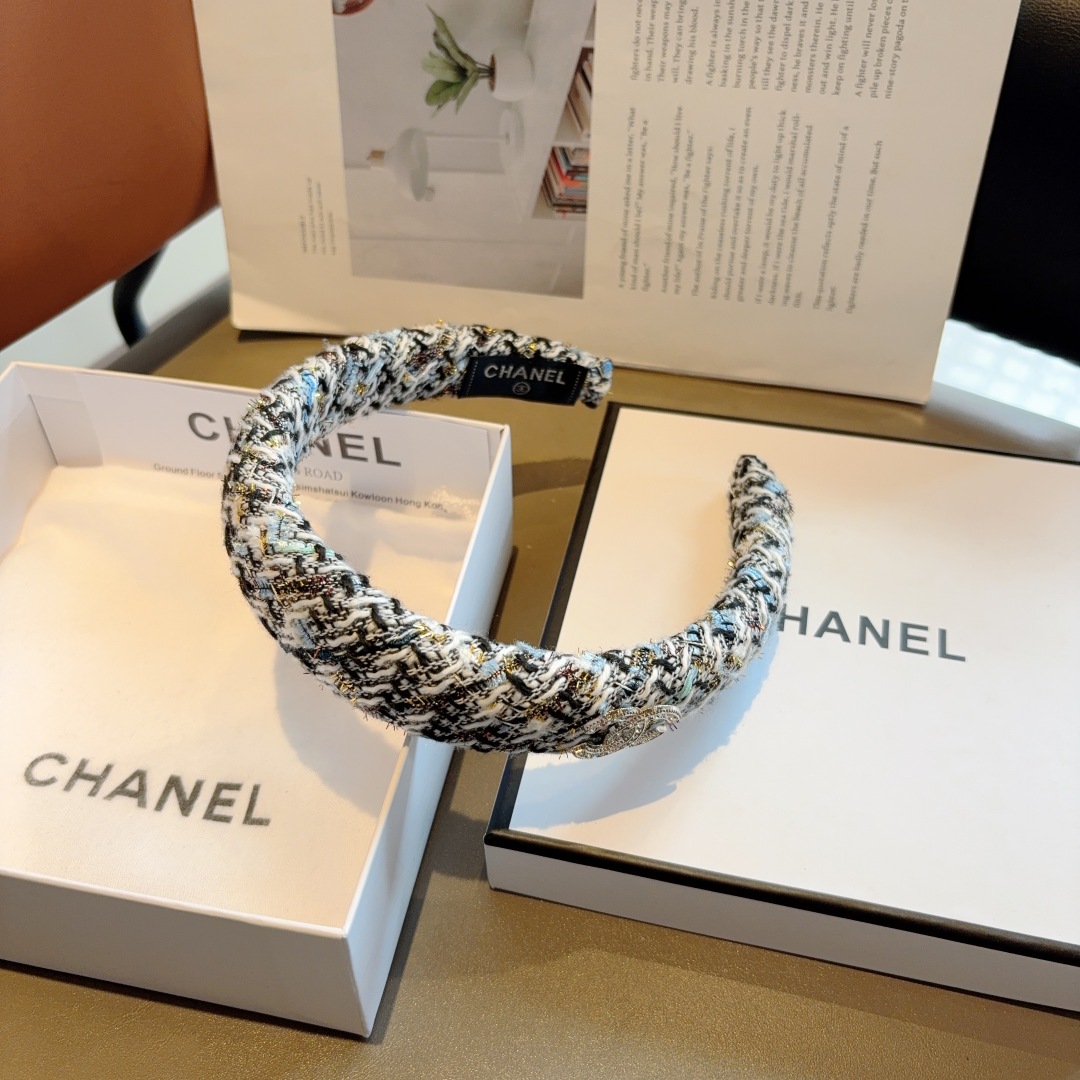 配包装
CHANEL（香奈儿）高端新款小香风发箍，复古头箍，网红爆款推荐 搭配高端材质，超精致，时尚百搭