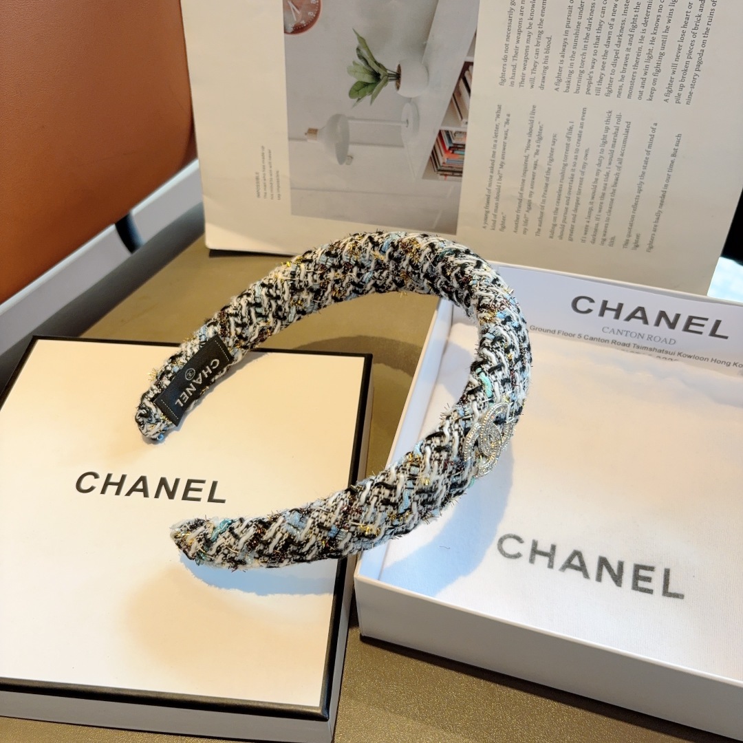 配包装
CHANEL（香奈儿）高端新款小香风发箍，复古头箍，网红爆款推荐 搭配高端材质，超精致，时尚百搭