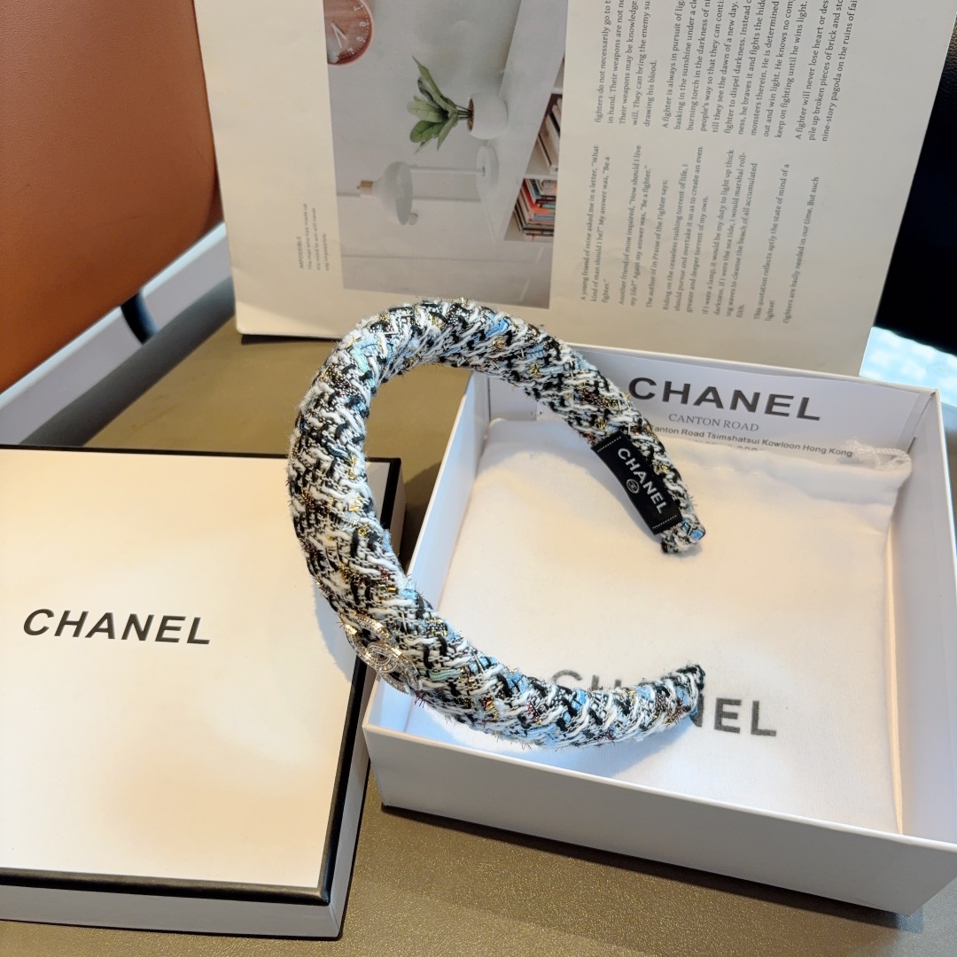 配包装
CHANEL（香奈儿）高端新款小香风发箍，复古头箍，网红爆款推荐 搭配高端材质，超精致，时尚百搭