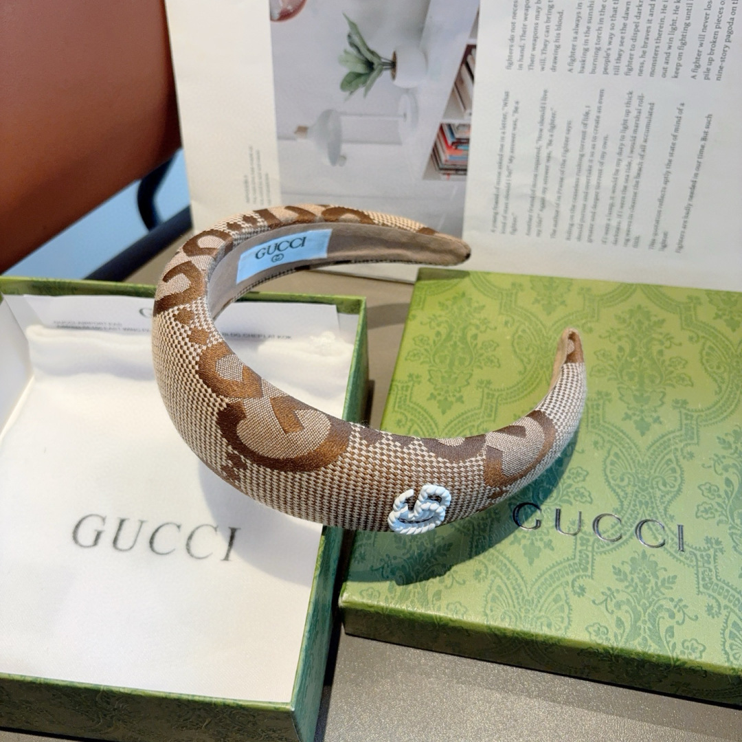 配包装
Gucci古奇 网红经典新款厚海绵布艺发箍，女神必备单品头箍，非常百搭，时尚潮流款！
