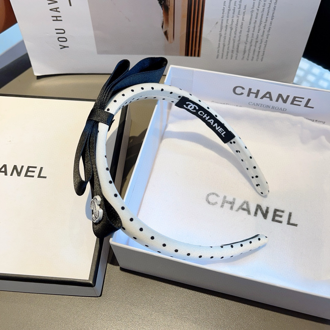配包装
CHANEL（香奈儿）新款小香高颅顶小波点窄版发箍，复古头箍，网红爆款推荐 搭配高端材质，超精致