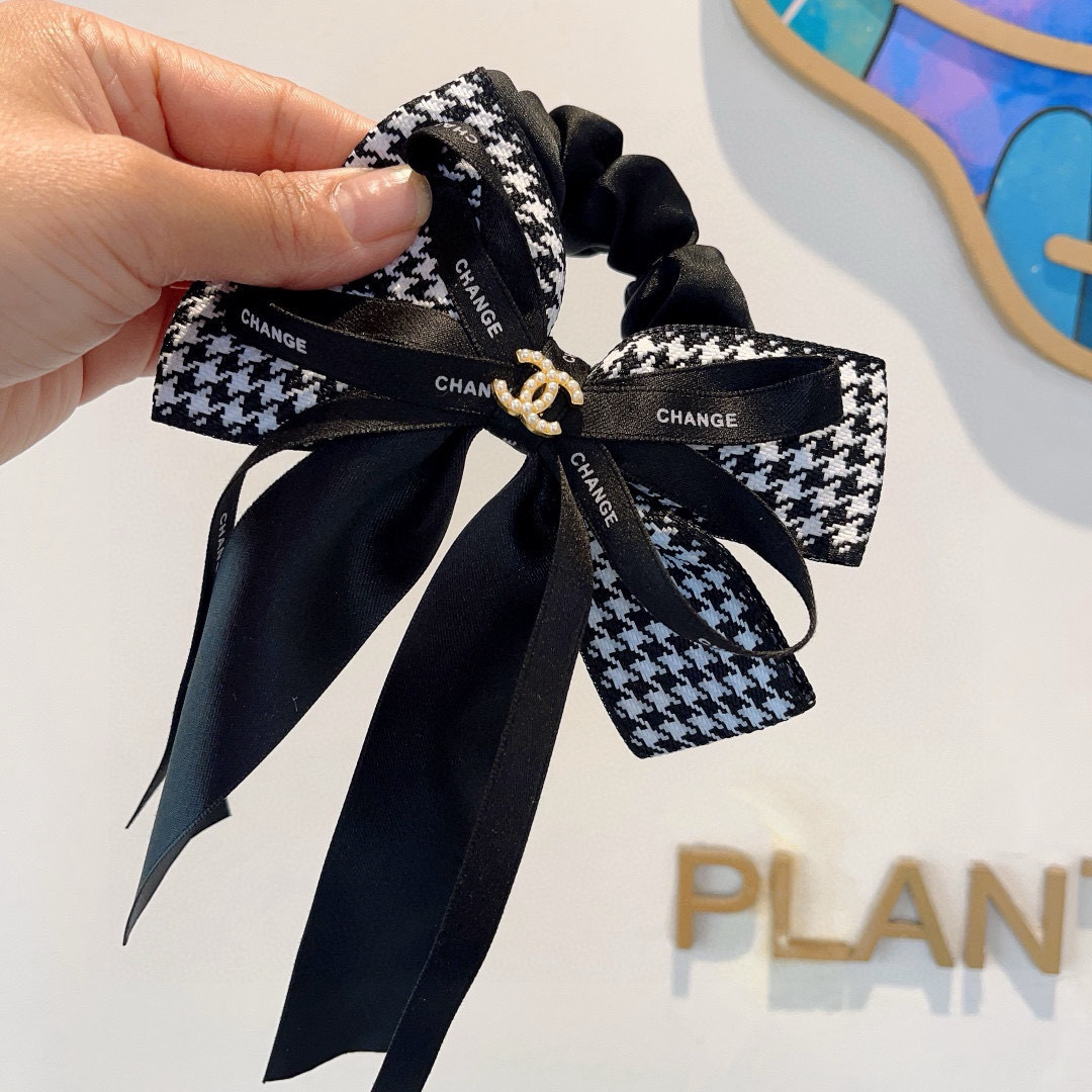 配包装
CHANEL 香奈儿 蝴蝶结肠圈，新款真丝飘带，头扎皮筋发圈，真丝面料，经典花行款， 高端大气，