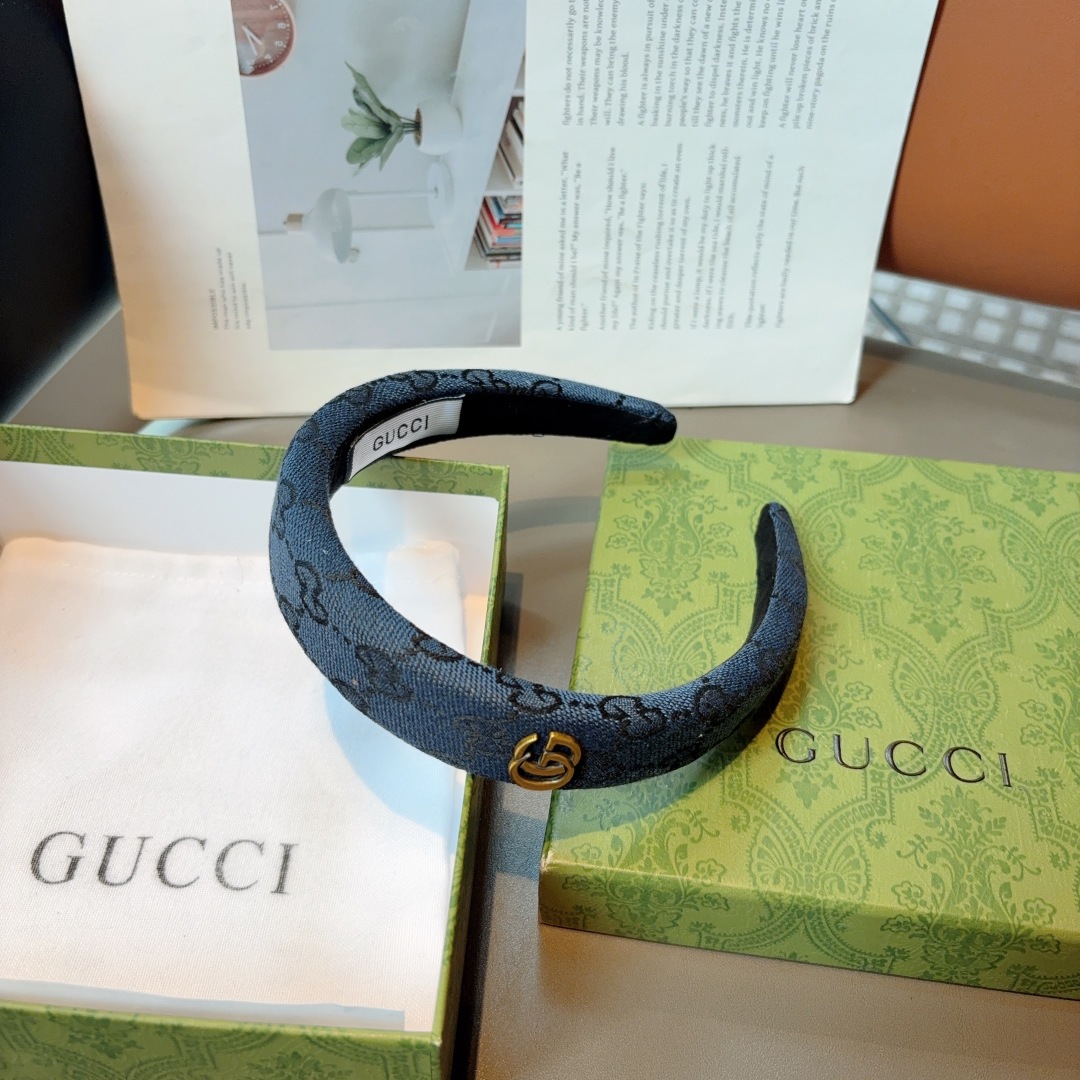 配包装
Gucci古奇 网红经典新款厚海绵布艺发箍，女神必备单品头箍，非常百搭，时尚潮流款！