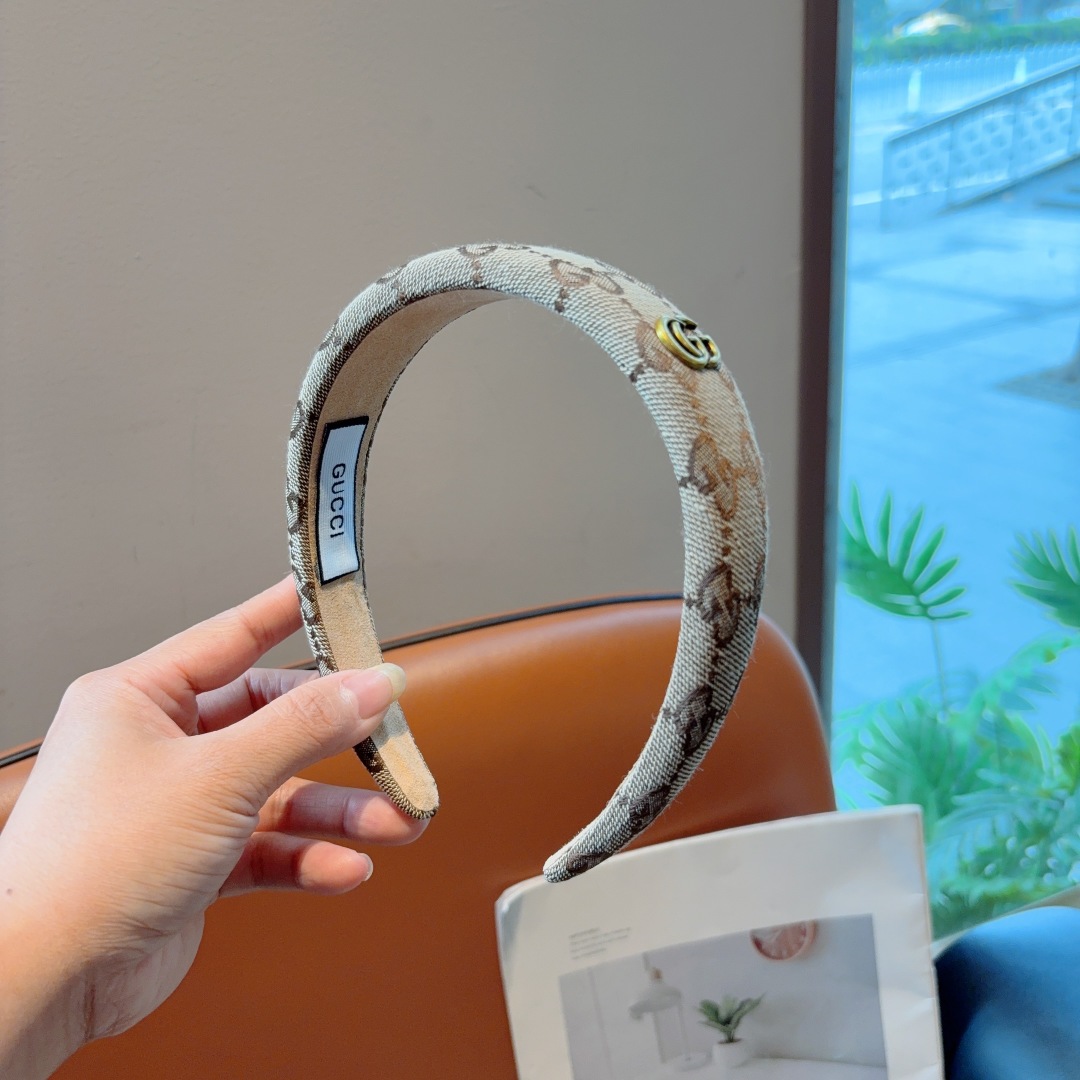 配包装
Gucci古奇 网红经典新款厚海绵布艺发箍，女神必备单品头箍，非常百搭，时尚潮流款！