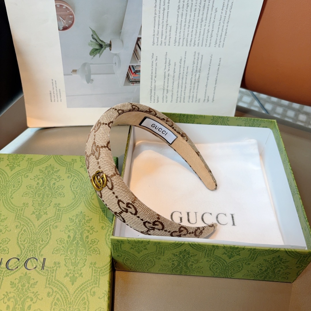 配包装
Gucci古奇 网红经典新款厚海绵布艺发箍，女神必备单品头箍，非常百搭，时尚潮流款！