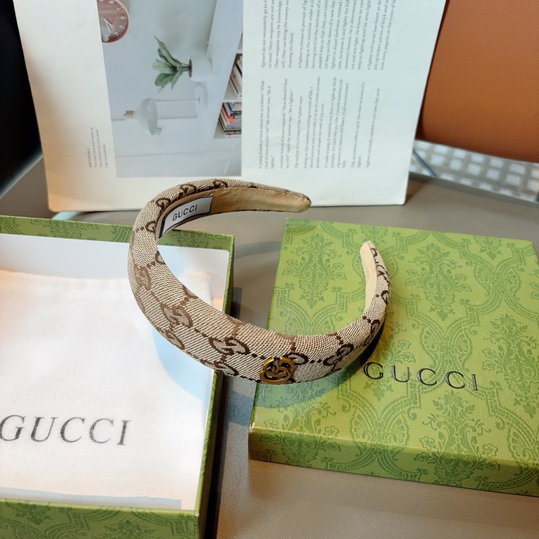 配包装
Gucci古奇 网红经典新款厚海绵布艺发箍，女神必备单品头箍，非常百搭，时尚潮流款！
