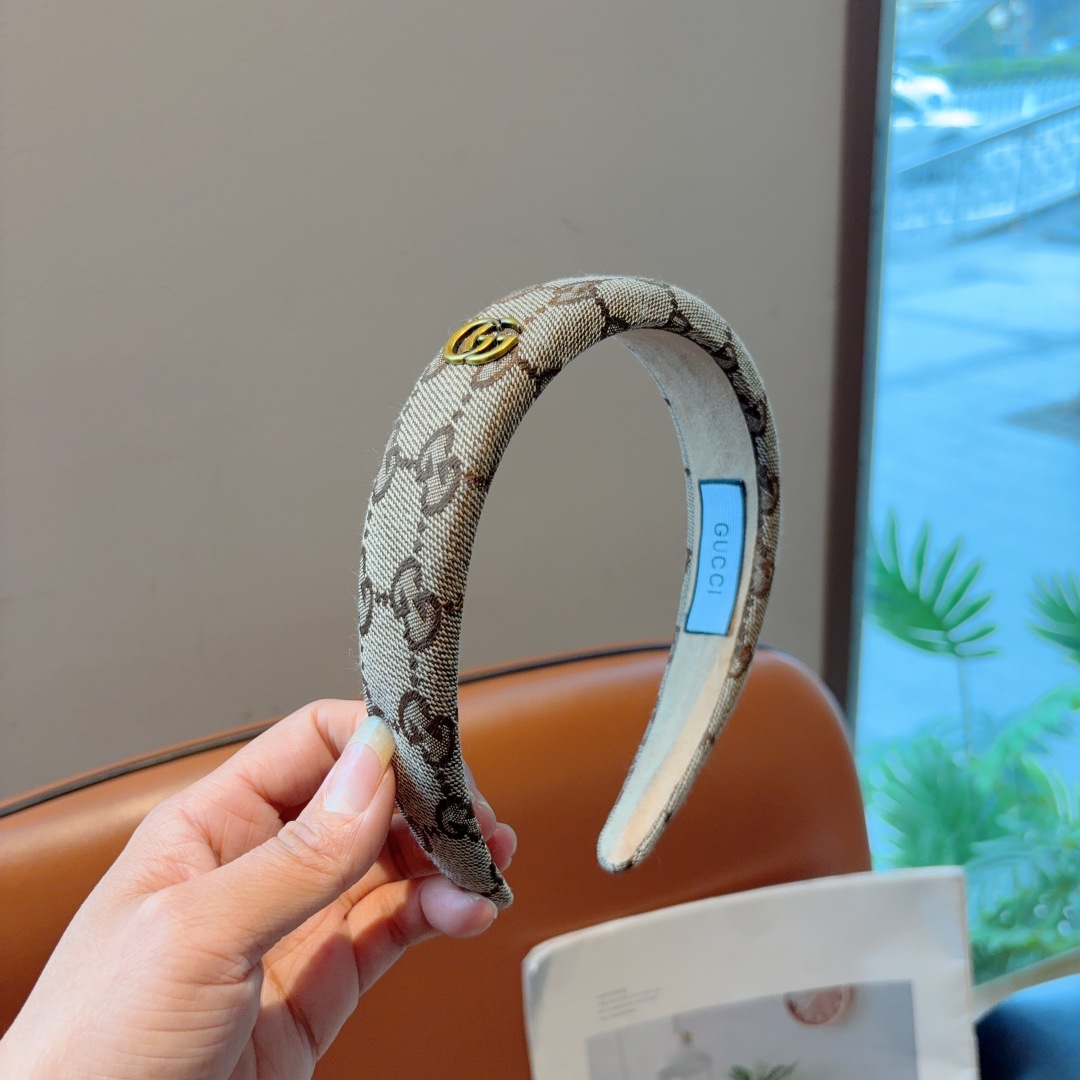 配包装
Gucci古奇 网红经典新款厚海绵布艺发箍，女神必备单品头箍，非常百搭，时尚潮流款！