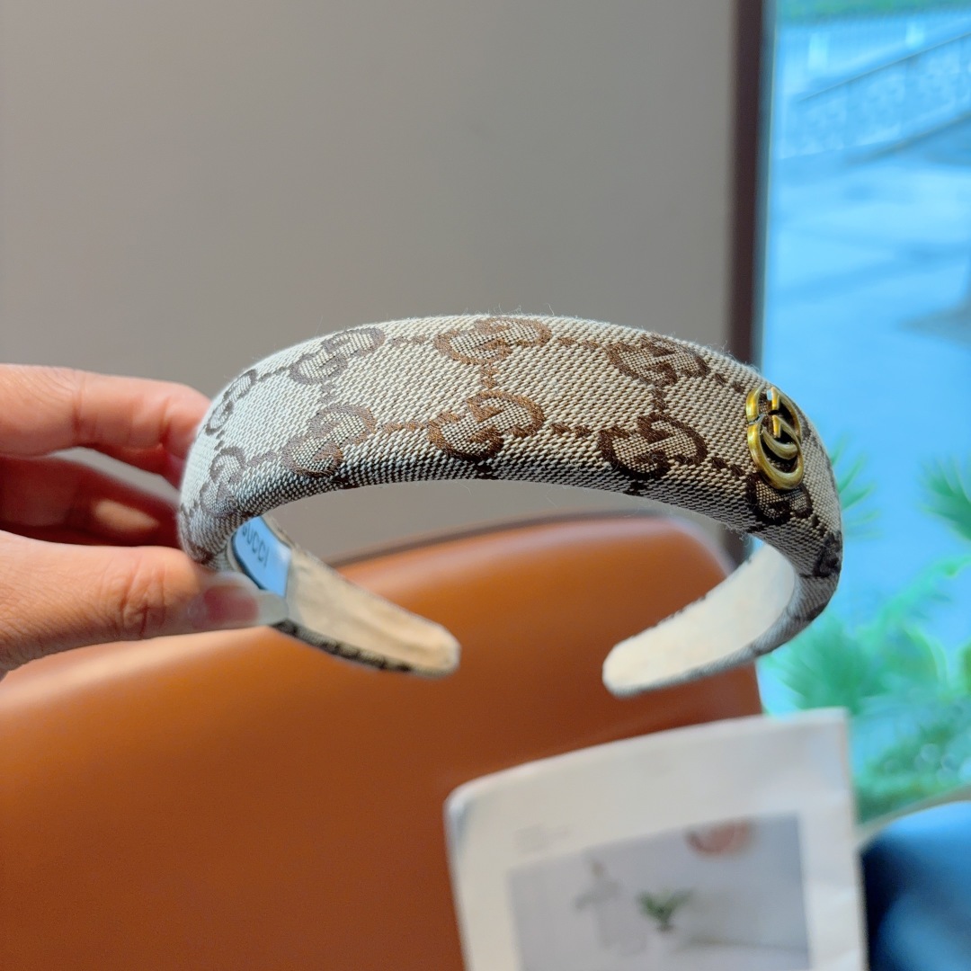 配包装
Gucci古奇 网红经典新款厚海绵布艺发箍，女神必备单品头箍，非常百搭，时尚潮流款！