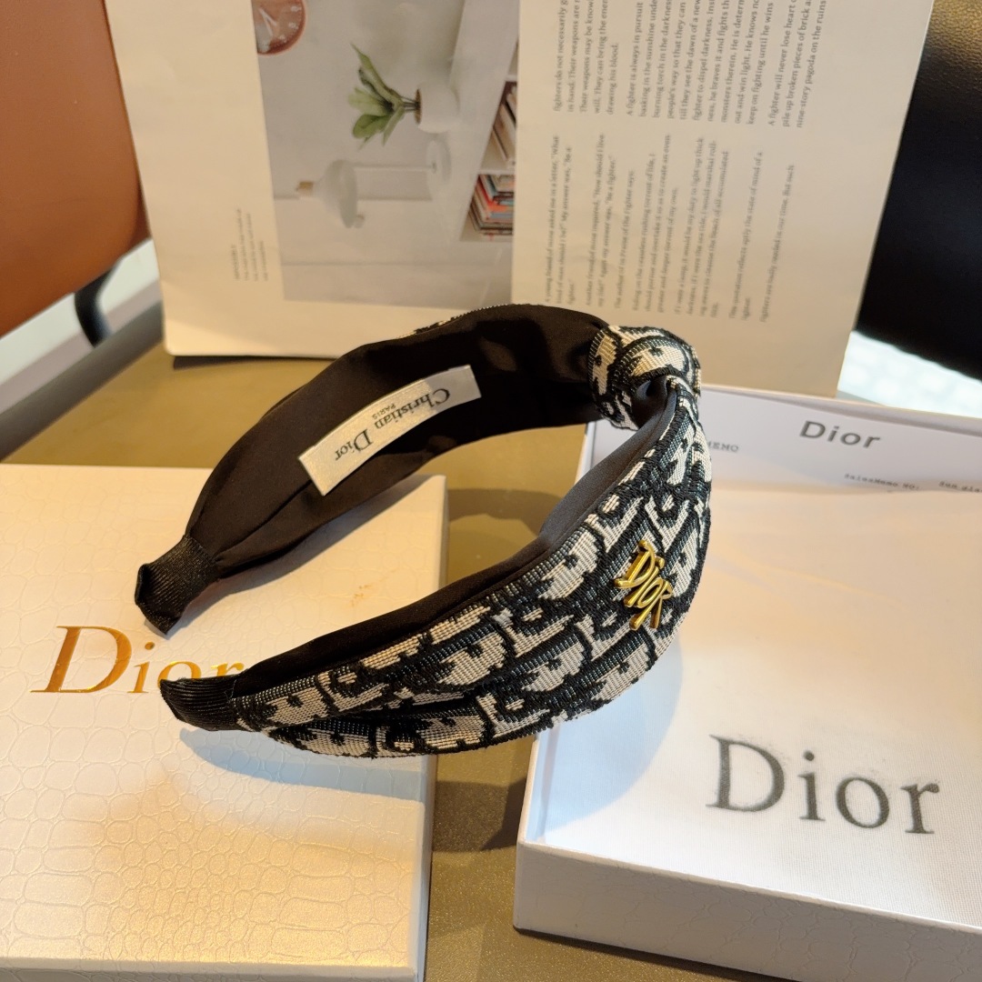 配包装
Dior（迪奥）经典老花大牌发箍, 网红爆款头箍、让你的魅力绽放 清新淑女范让时尚更简单。