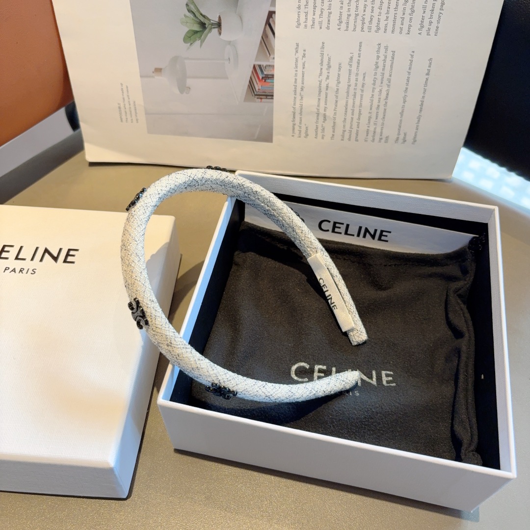 配包装
CELINE（赛琳）网红爆款发箍，佩戴舒适无压力，造型搭配必备！非常时尚百搭！女神必备！名媛范儿