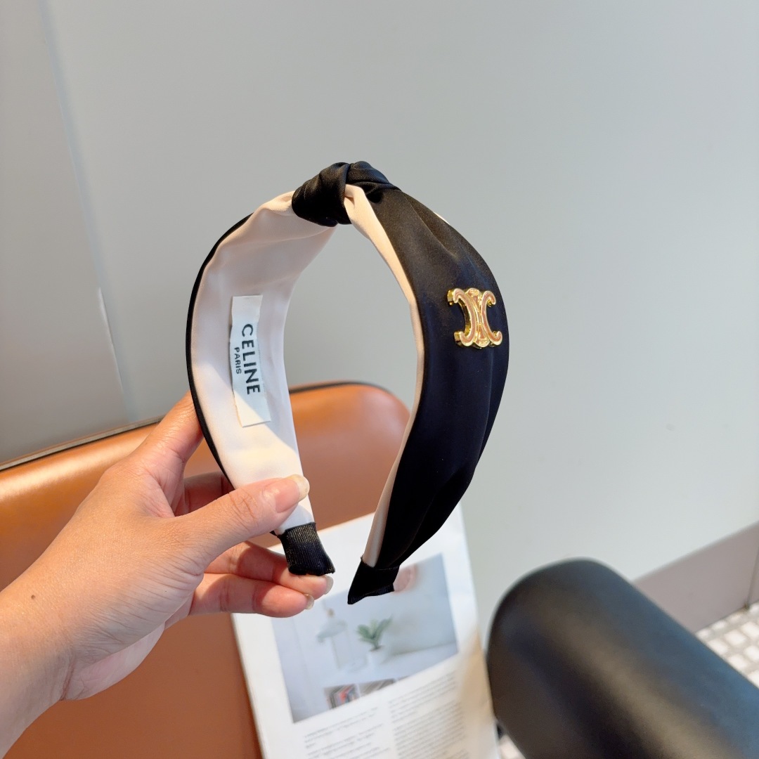 配包装
CELINE（赛琳）新品网红同款发箍，佩戴舒适无压力，造型搭配必备！时尚外出百搭款发饰！
