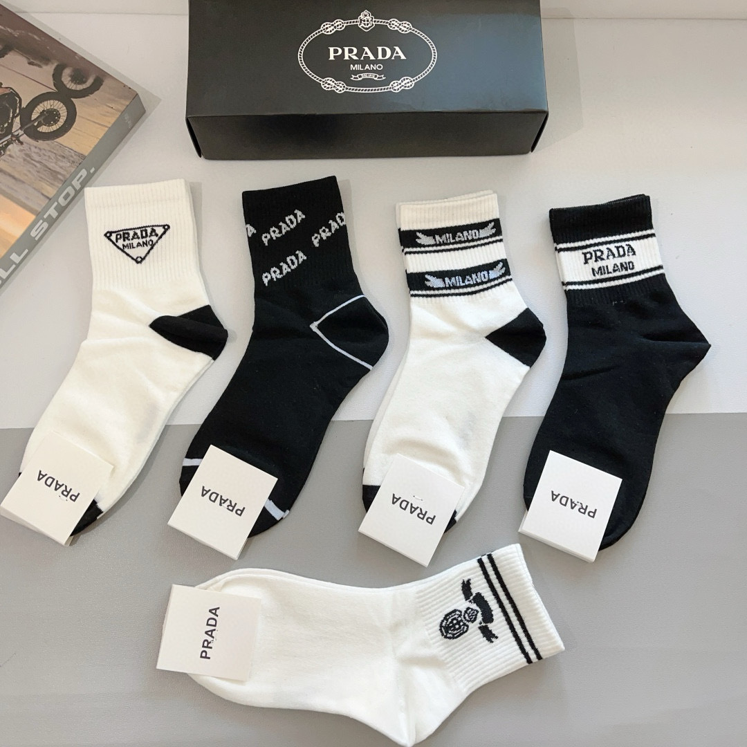 配包装
PRADA （普拉达） 欧美新款倒三角标潮流色彩发箍，明星同款 女神必备单品，非常百搭，时尚潮流