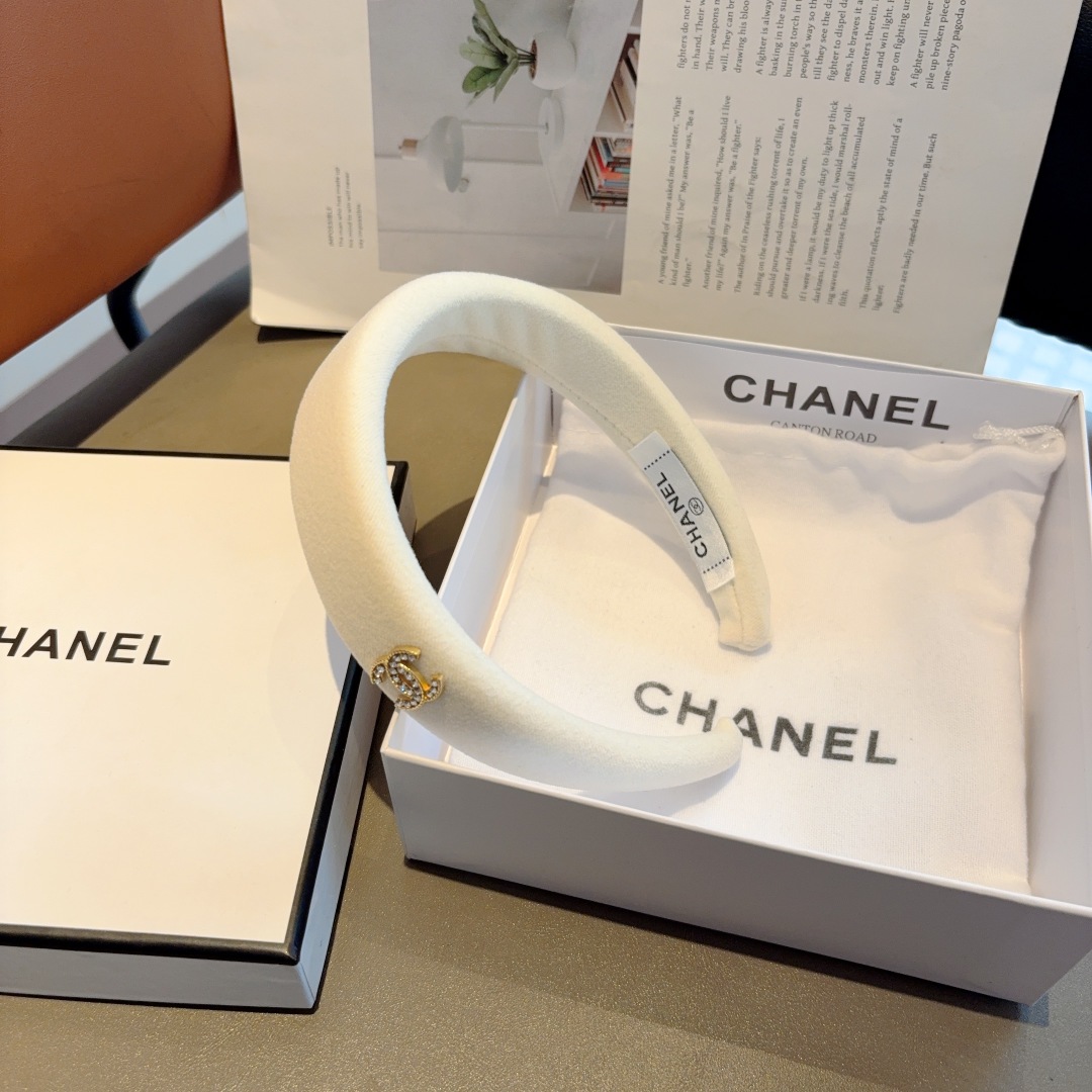 配包装
CHANEL（香奈儿）新款精致海绵小香发箍，复古头箍，网红爆款推荐 搭配高端材质，时尚百搭。