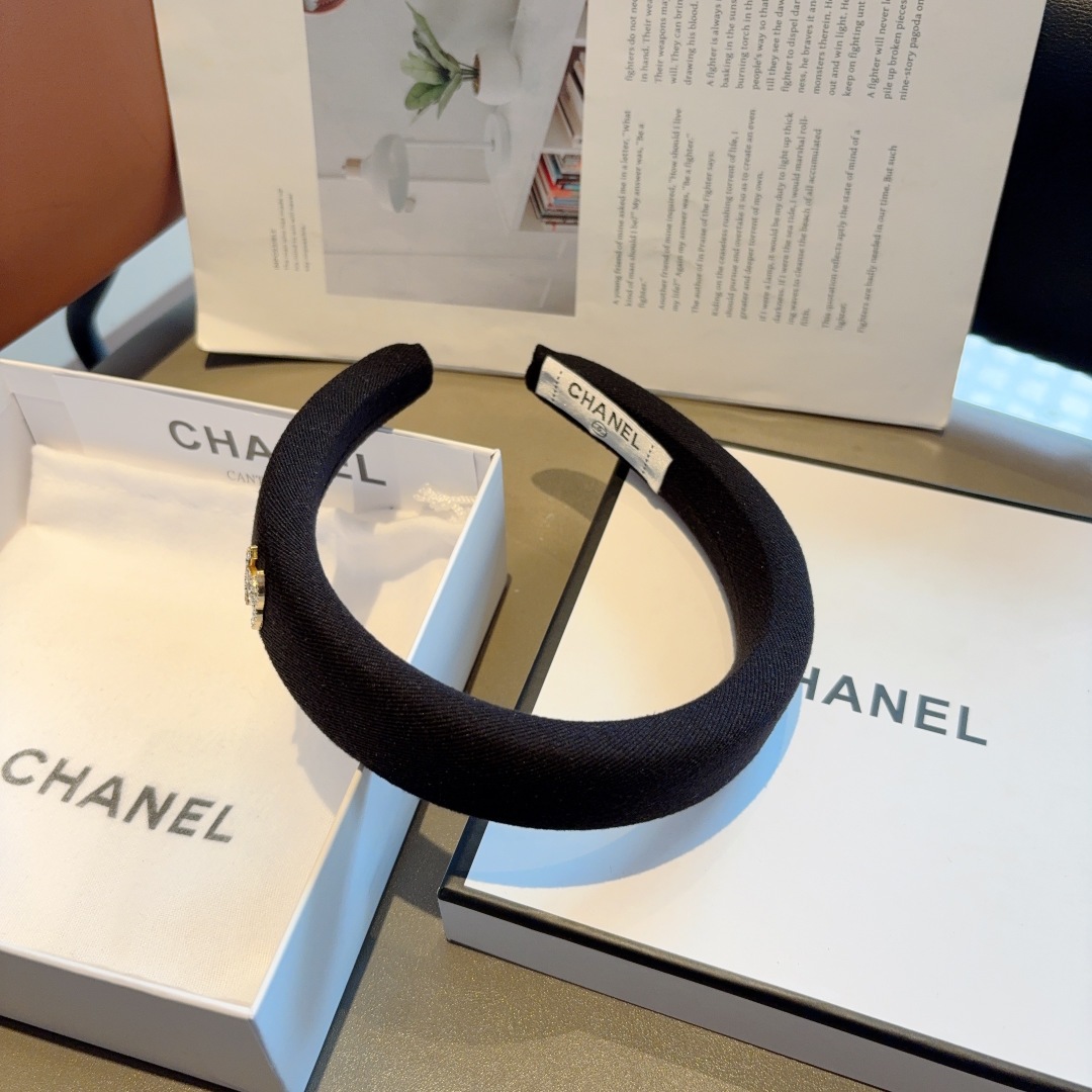 配包装
CHANEL（香奈儿）新款精致海绵小香发箍，复古头箍，网红爆款推荐 搭配高端材质，时尚百搭。