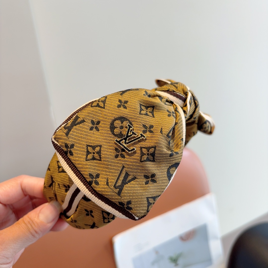 配包装
LV 路易威登 火爆新款蝴蝶结发箍，时尚头箍，专柜最最新款来袭💕时尚百搭，女神必入  ！