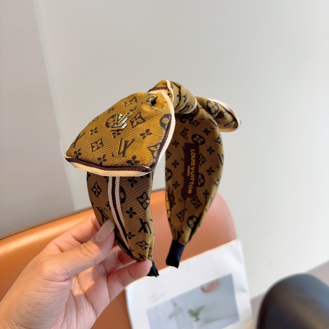配包装
LV 路易威登 火爆新款蝴蝶结发箍，时尚头箍，专柜最最新款来袭💕时尚百搭，女神必入  ！