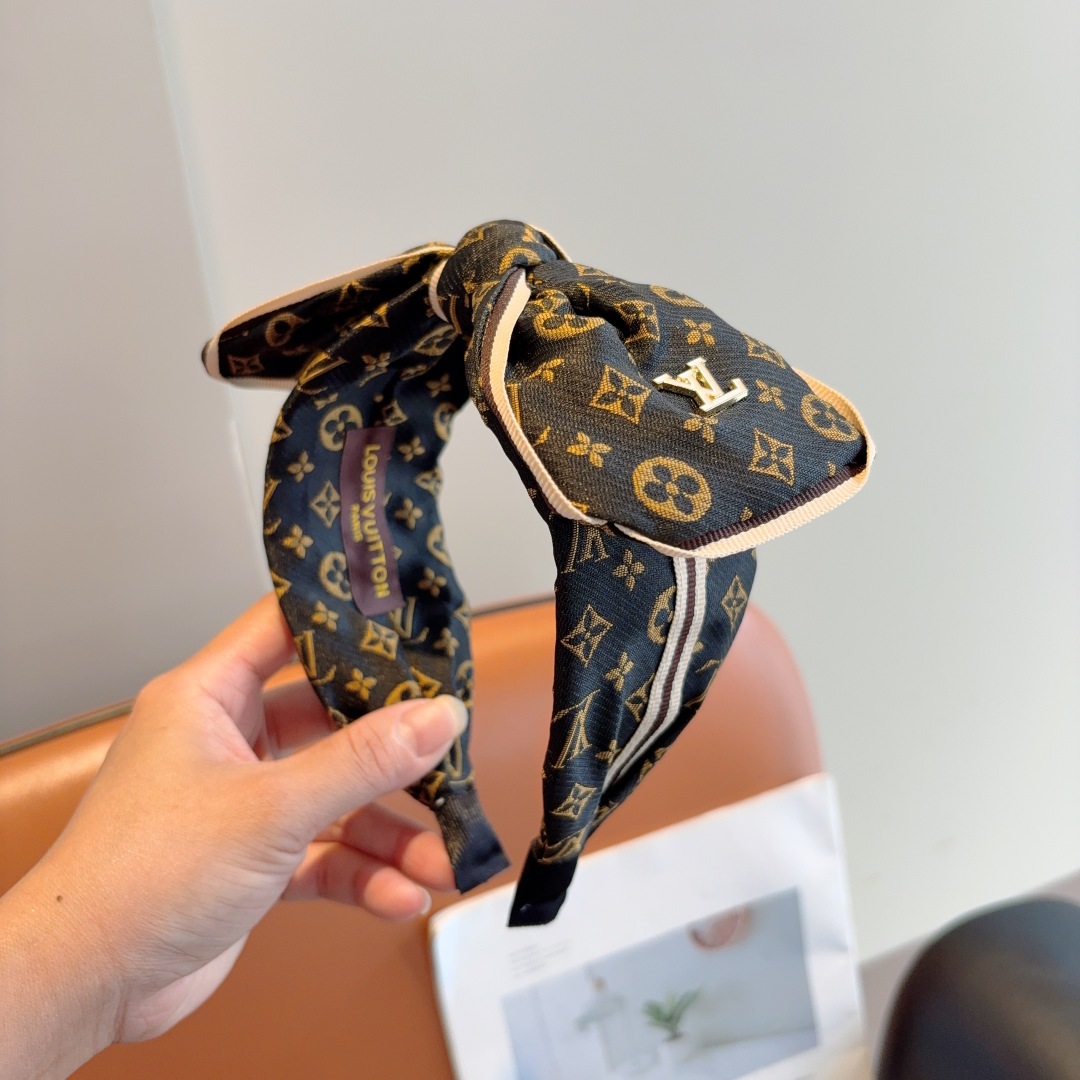配包装
LV 路易威登 火爆新款蝴蝶结发箍，时尚头箍，专柜最最新款来袭💕时尚百搭，女神必入  ！