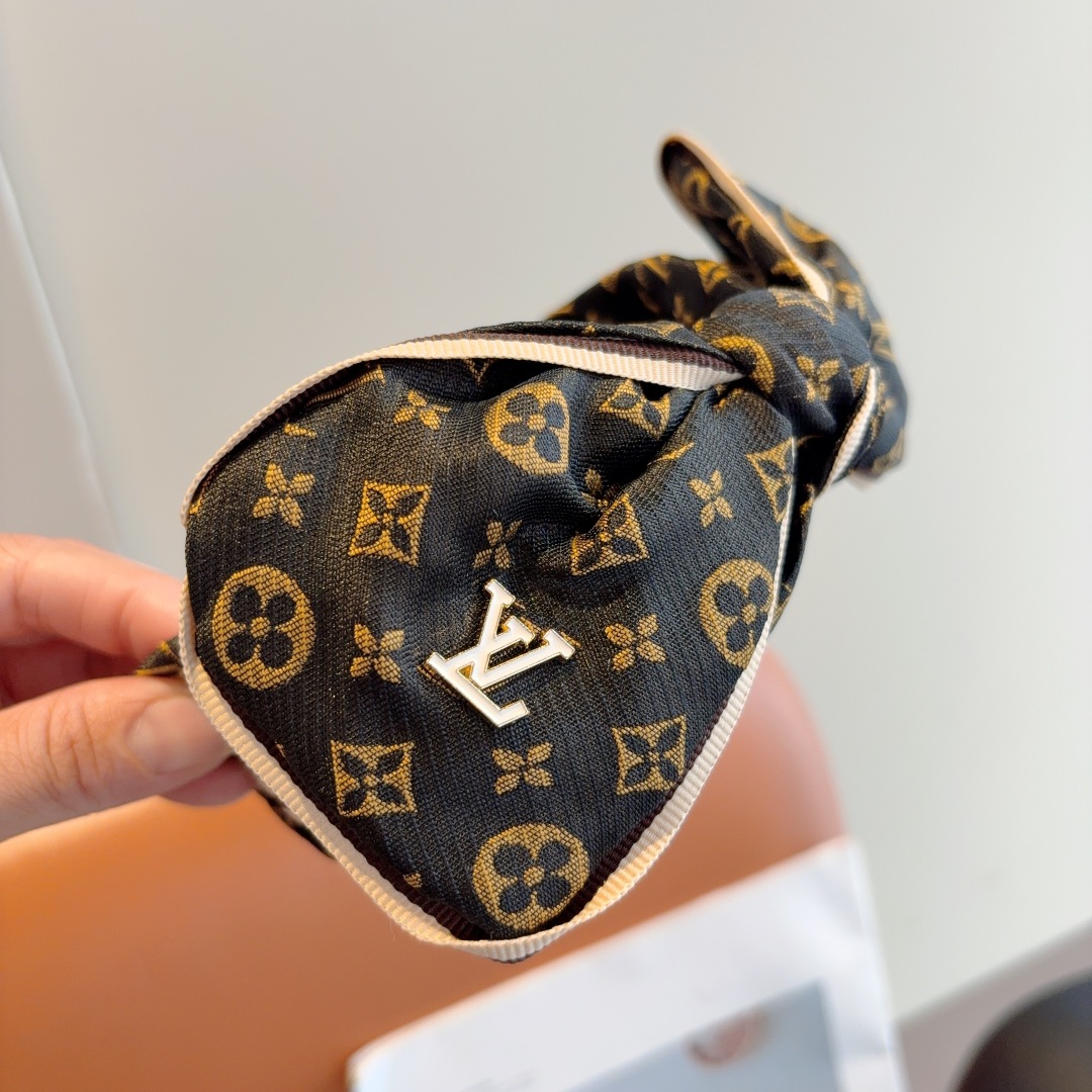 配包装
LV 路易威登 火爆新款蝴蝶结发箍，时尚头箍，专柜最最新款来袭💕时尚百搭，女神必入  ！
