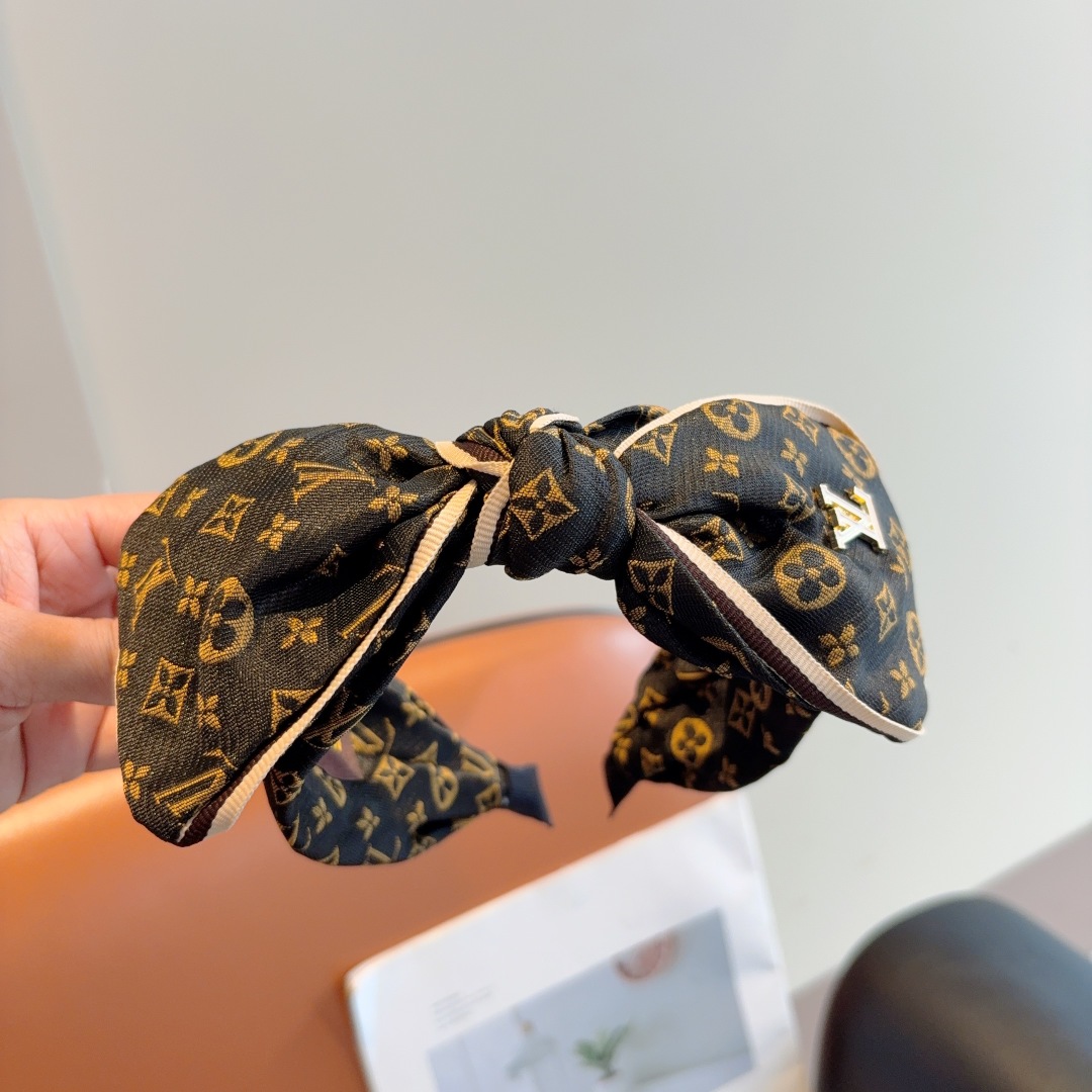 配包装
LV 路易威登 火爆新款蝴蝶结发箍，时尚头箍，专柜最最新款来袭💕时尚百搭，女神必入  ！
