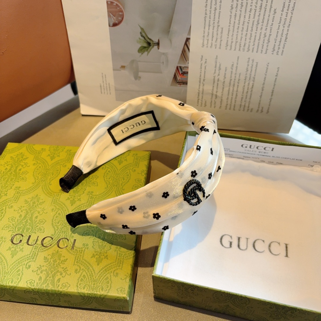配包装
Gucci古奇 网红经典新款发箍，女神必备单品头箍，非常百搭，时尚潮流！