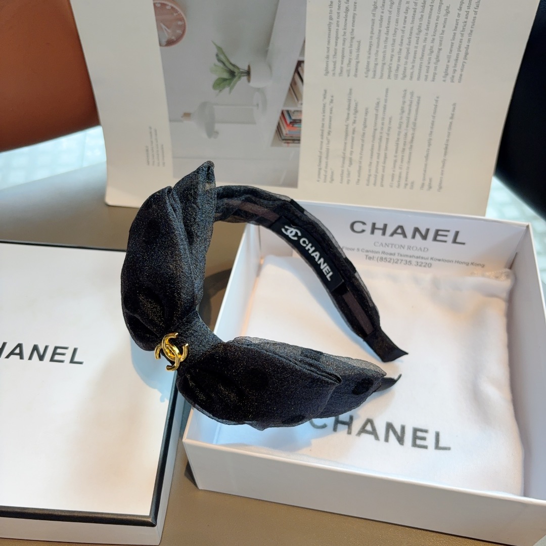 配包装
CHANEL（香奈儿）最新款小香大蝴蝶结波点洋气发箍，复古气质网纱头箍，网红爆款推荐 搭配高端材