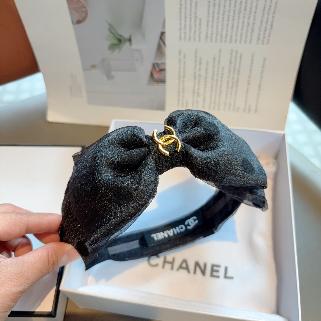 配包装
CHANEL（香奈儿）最新款小香大蝴蝶结波点洋气发箍，复古气质网纱头箍，网红爆款推荐 搭配高端材