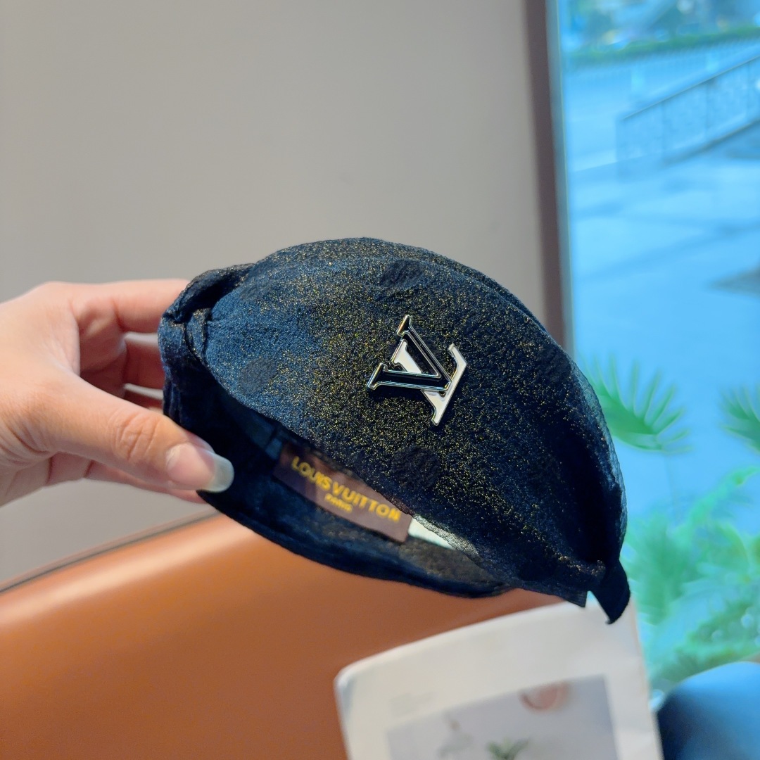 配包装
LV（路易威登）新款波点洋气发箍，复古气质网纱头箍，网红爆款推荐 搭配高端材质，超精致，时尚百搭