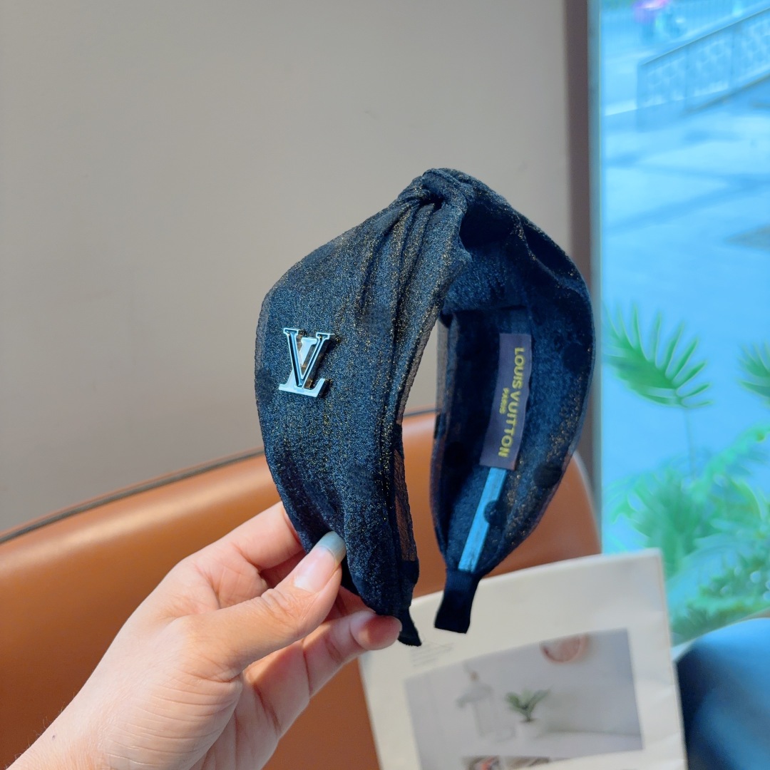 配包装
LV（路易威登）新款波点洋气发箍，复古气质网纱头箍，网红爆款推荐 搭配高端材质，超精致，时尚百搭