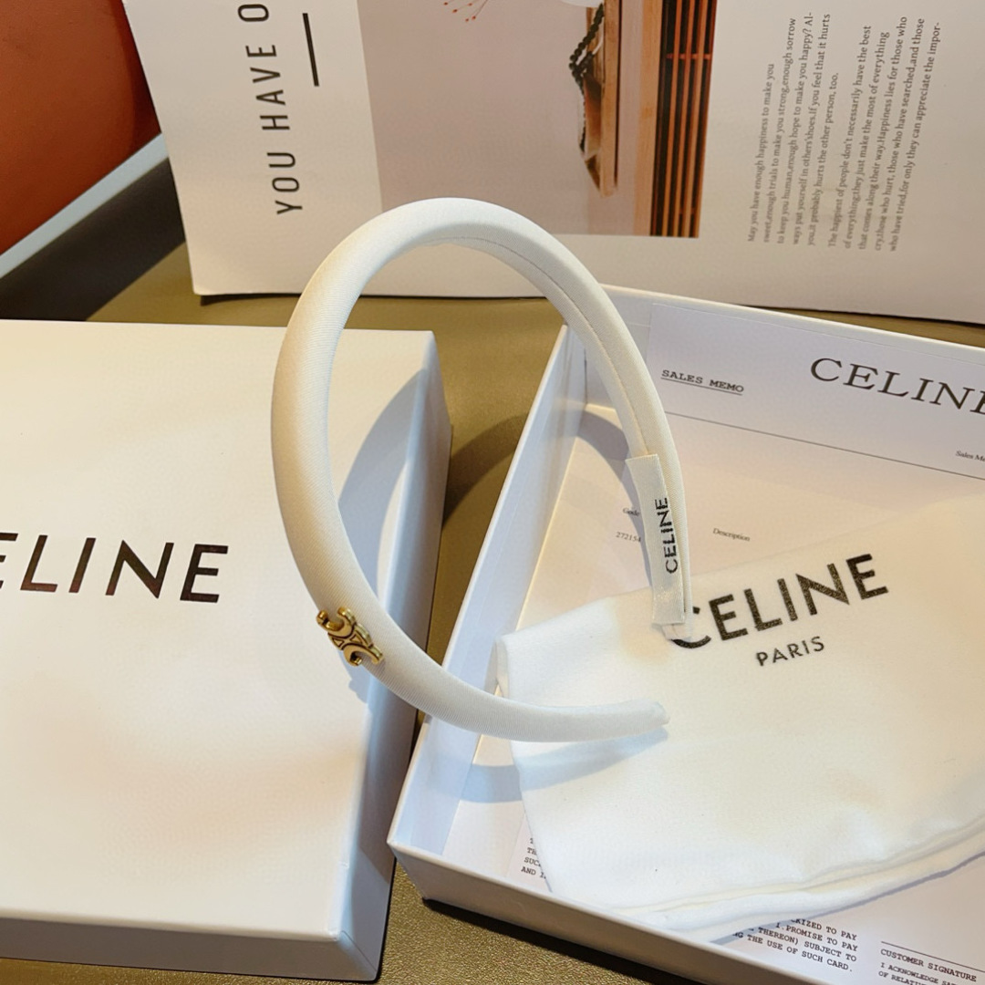 配包装
CELINE（赛琳）网红爆款，佩戴舒适无压力，造型搭配必备！非常时尚百搭！女神必备！名媛范儿。