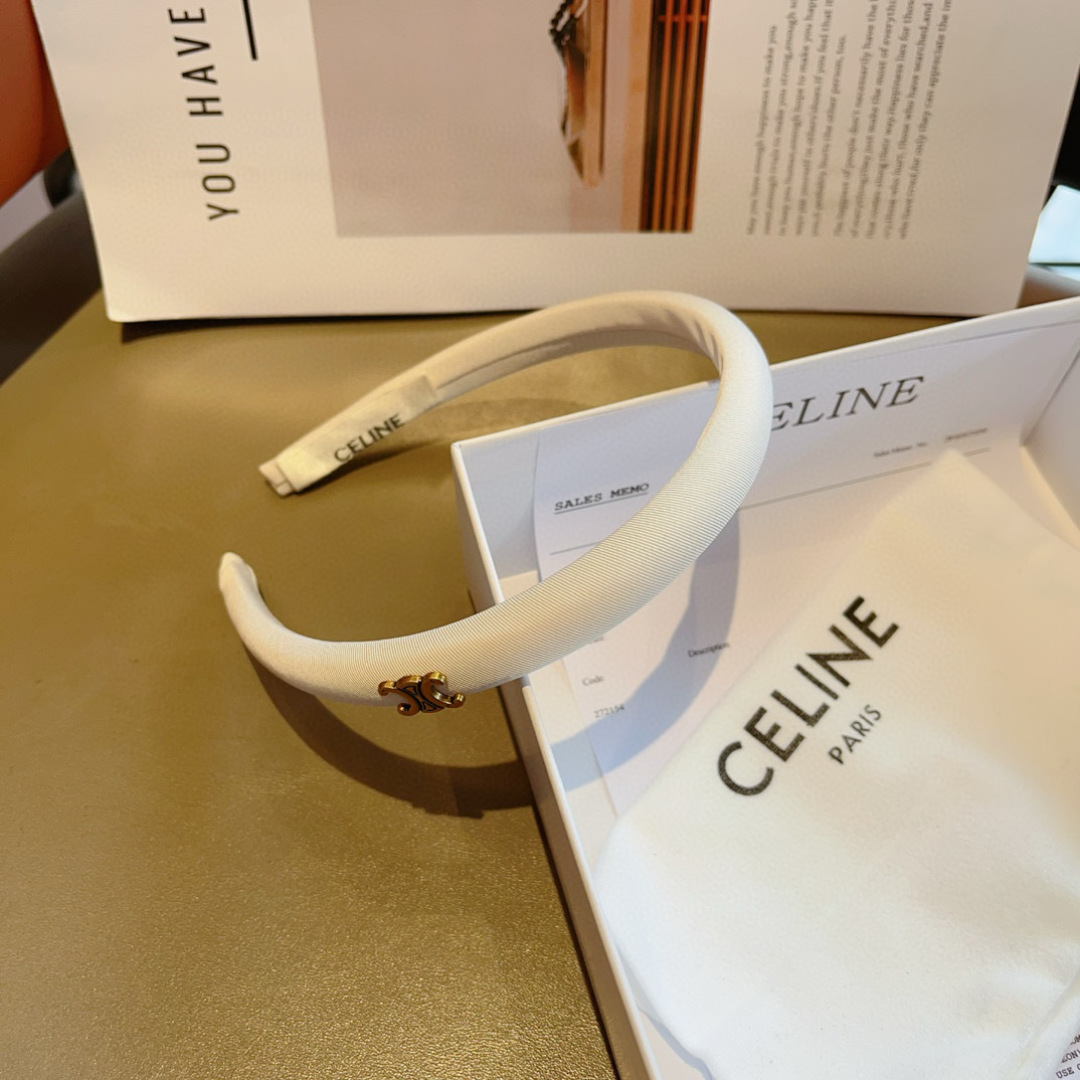 配包装
CELINE（赛琳）网红爆款，佩戴舒适无压力，造型搭配必备！非常时尚百搭！女神必备！名媛范儿。